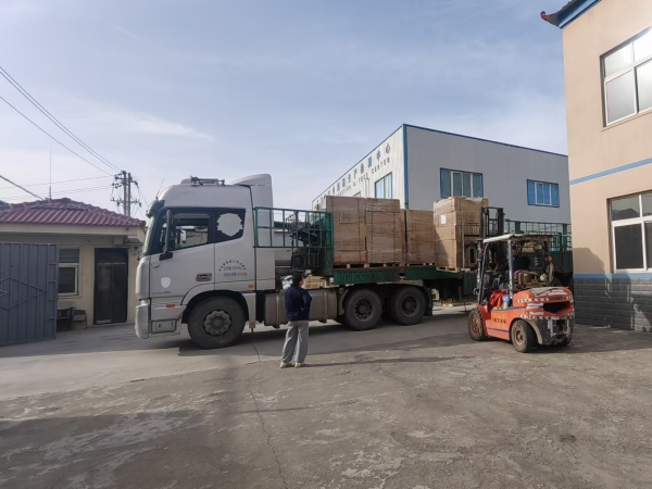 反滲透保安過濾器濾芯裝車發(fā)貨——新鄉(xiāng)北方濾器有限公司